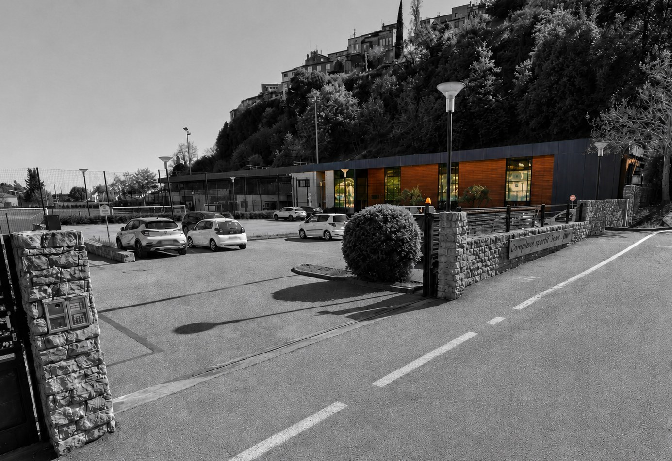 Entrée du dojo de Biot au complexe sportif